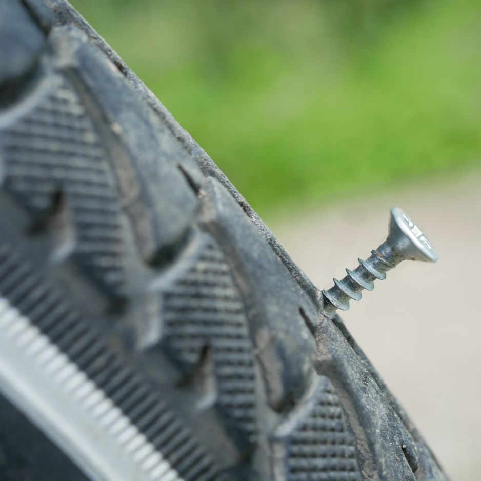 Pneu crevé avec vis